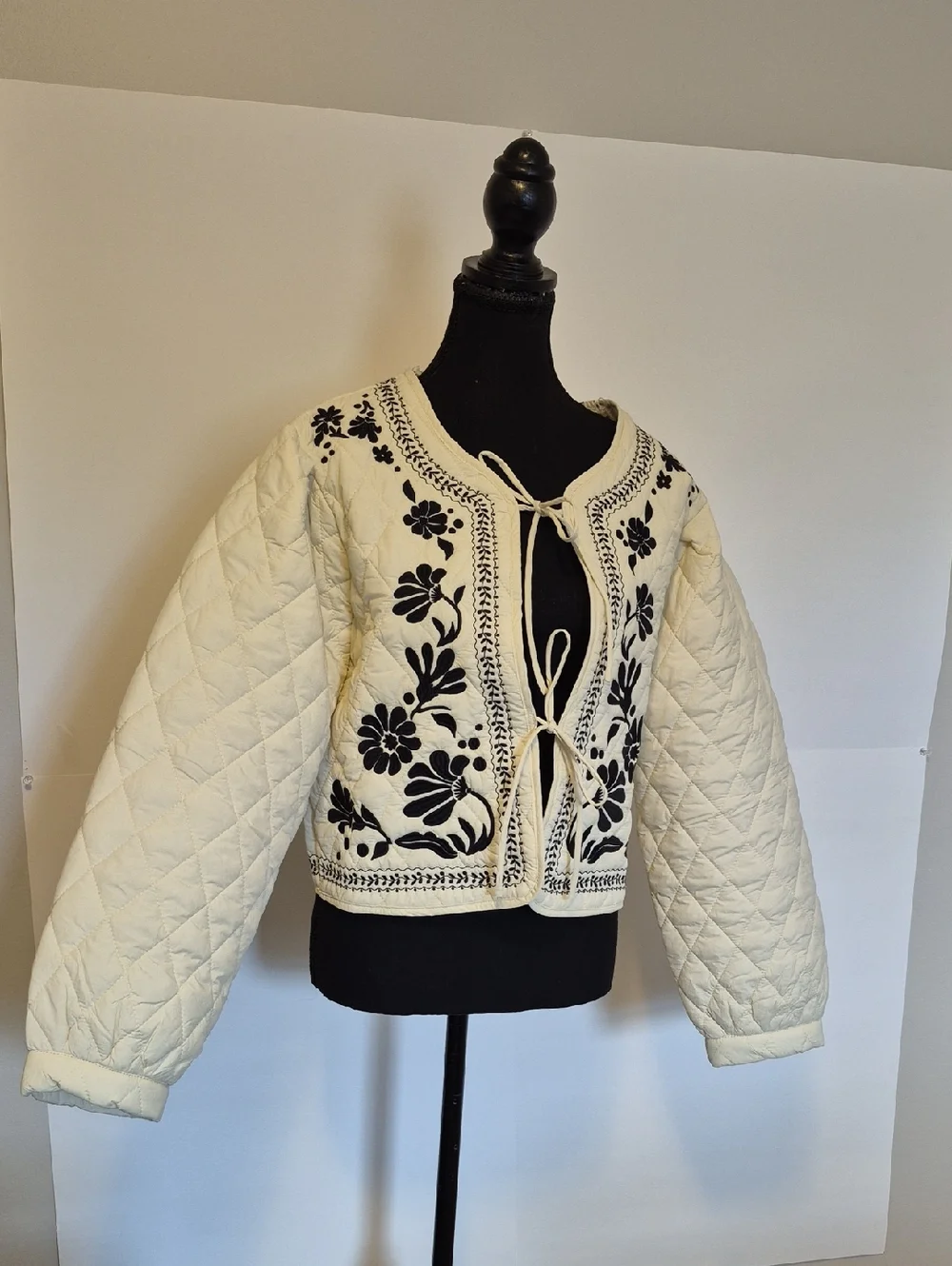 NWT Embroidered Flowers Quilted Jacket - S - Picture 2 of 8